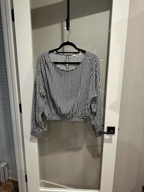 LOFT Black & White Houndstooth Cropped Long Sleeve Top